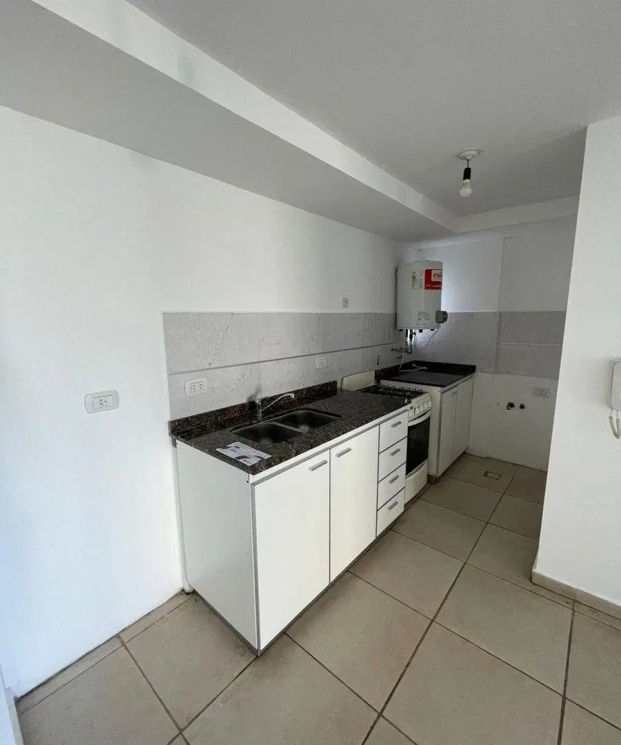 Departamento 1 dormitorio con balcon - alto alberdi 5