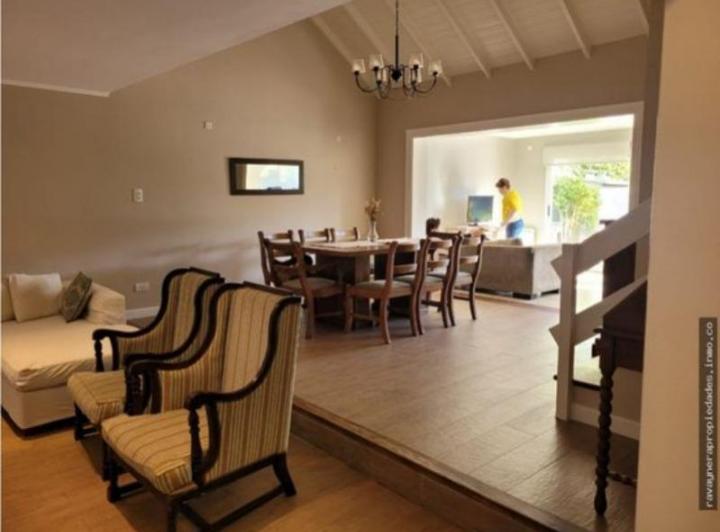 Chalet con piscina climatizada alq. temp. 8 huesp, zona Sheraton 2