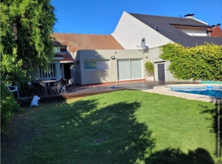 Chalet con piscina climatizada alq. temp. 8 huesp, zona Sheraton 1