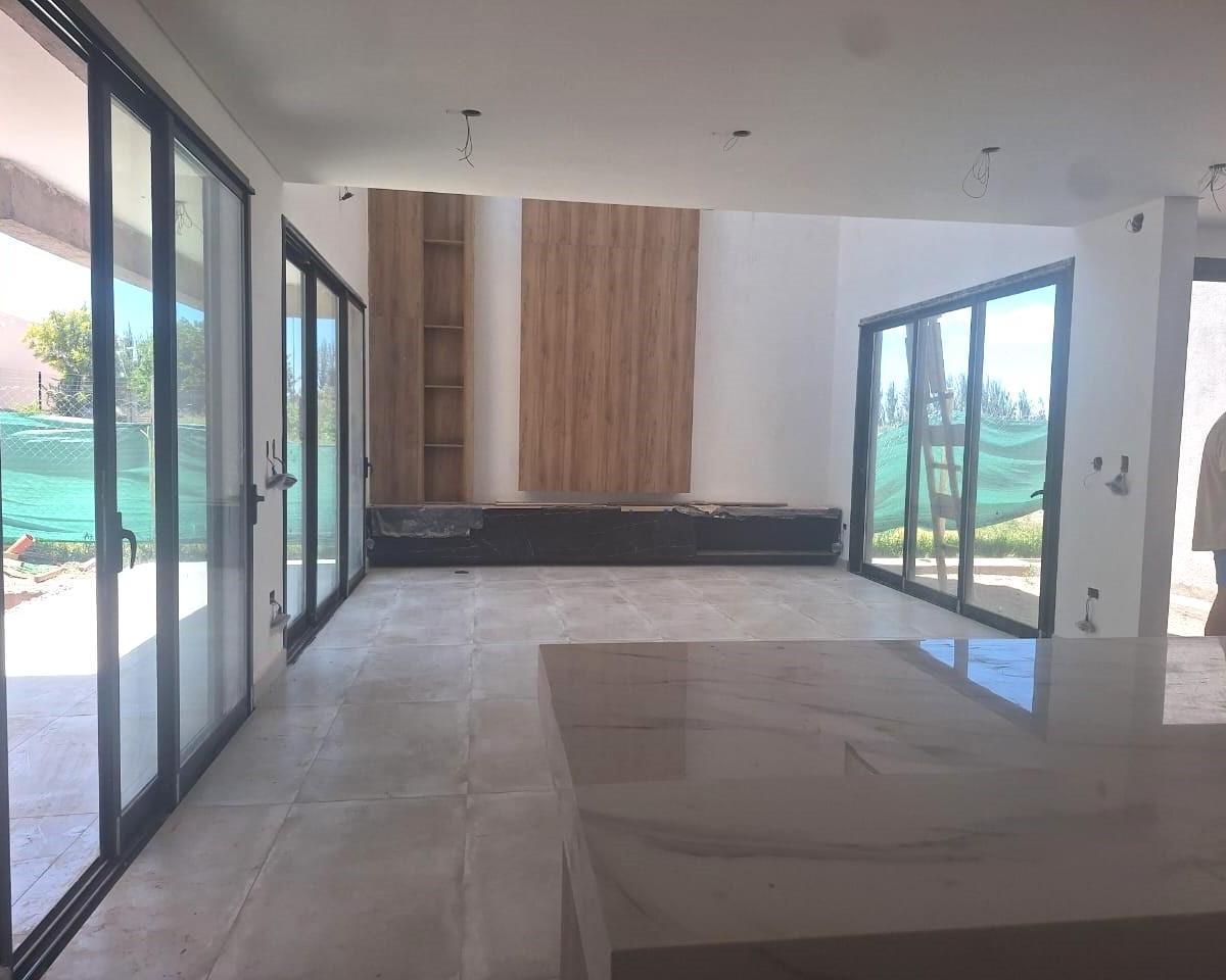 Casa en Venta, Barrio Alma Gardenia, Sobre Acceso Sur a m de Calle Bulnes. 4