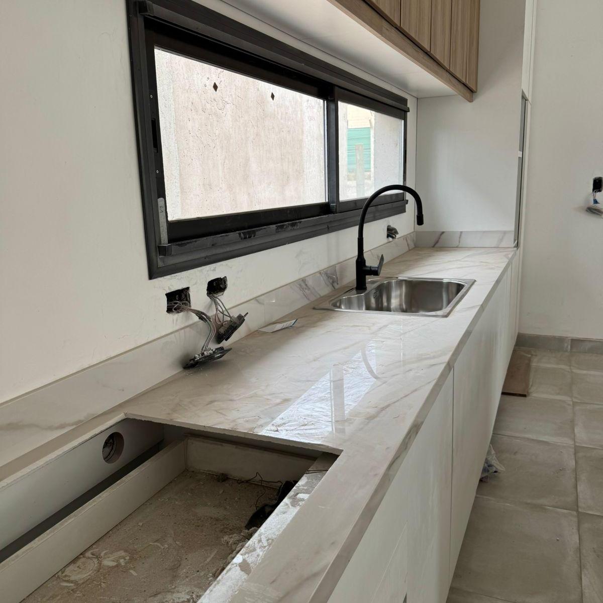 Casa en Venta, Barrio Alma Gardenia, Sobre Acceso Sur a m de Calle Bulnes. 5