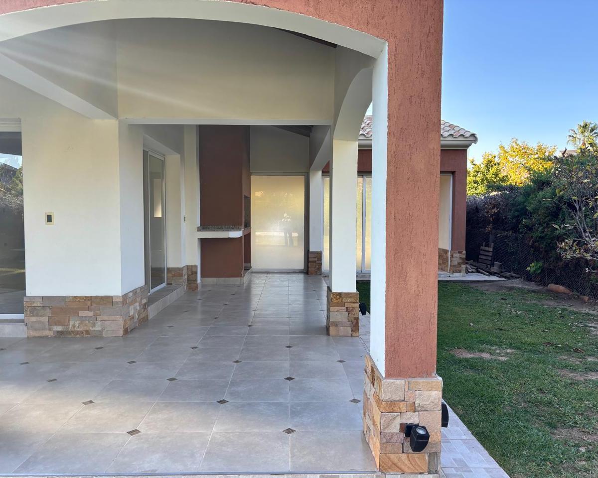 Casa en Venta Barrio Las Candelas II, Chacras de Coria. 2