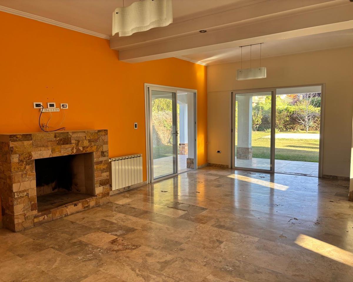 Casa en Venta Barrio Las Candelas II, Chacras de Coria. 3