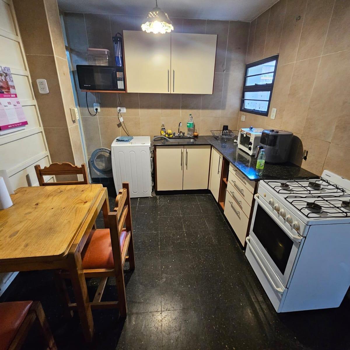 Alquiler Gran Casa en Barrio Bombal Apta Comercio 1