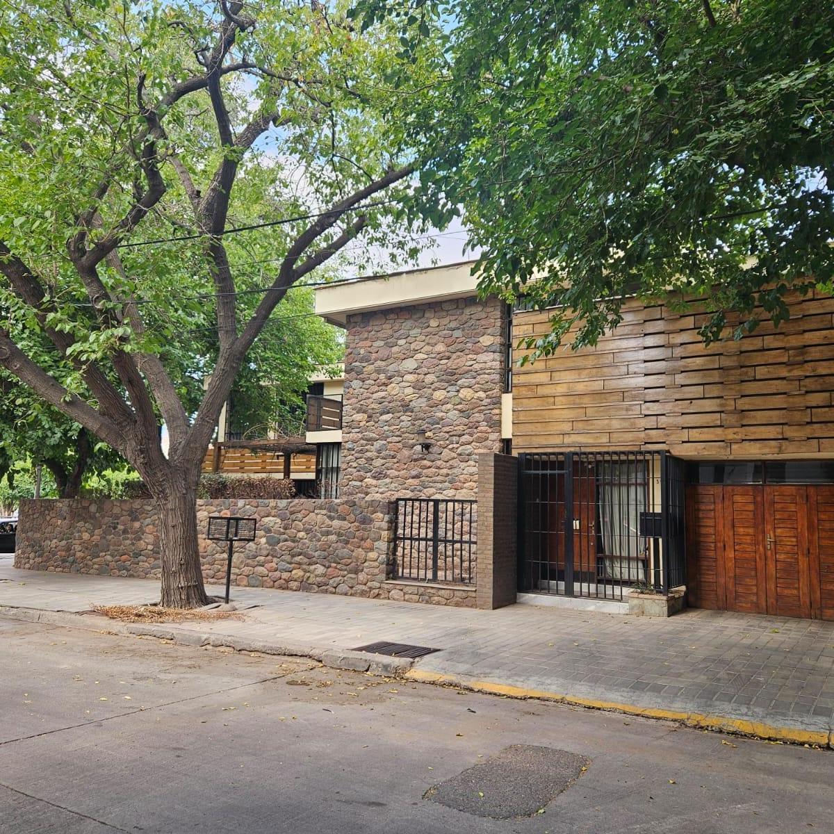 Alquiler Gran Casa en Barrio Bombal Apta Comercio 3