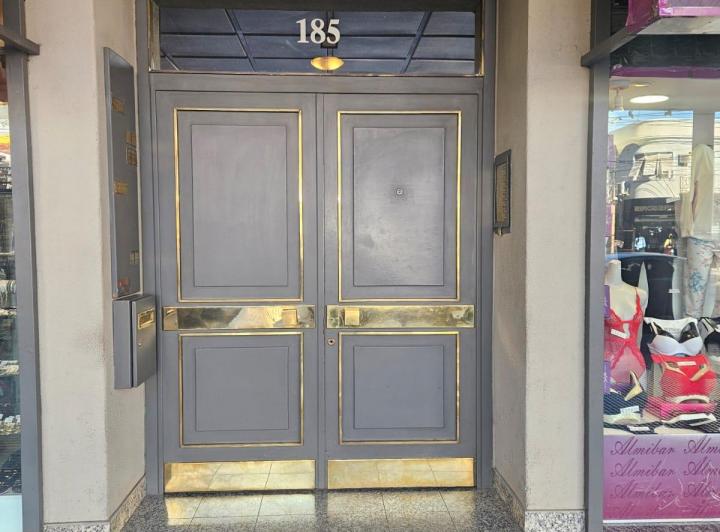 Oficina en venta sobre Av. Colón, ciudad de Mendoza.  1