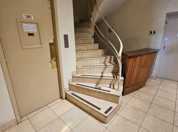 Oficina en venta sobre Av. Colón, ciudad de Mendoza.  2
