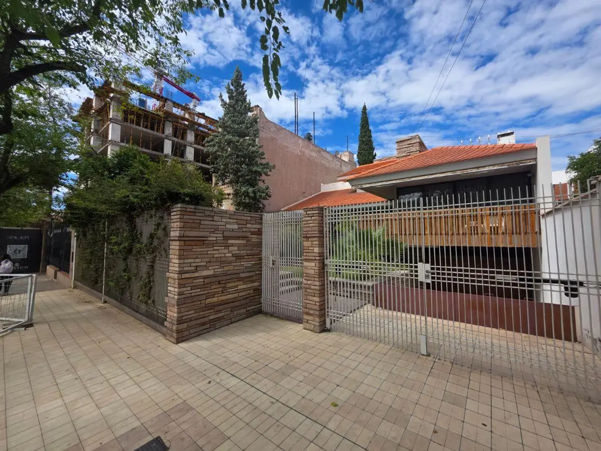 Venta casa/terreno frente a Zaldivar y lindera a las nuevas torres de Kristich 3