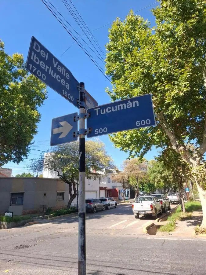 Oficina en calle Tucumán. Godoy Cruz. 3