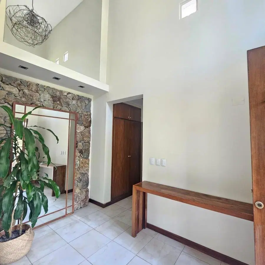 Venta casa categoría barrio Pueyrredón. Chacras de Coria. 5