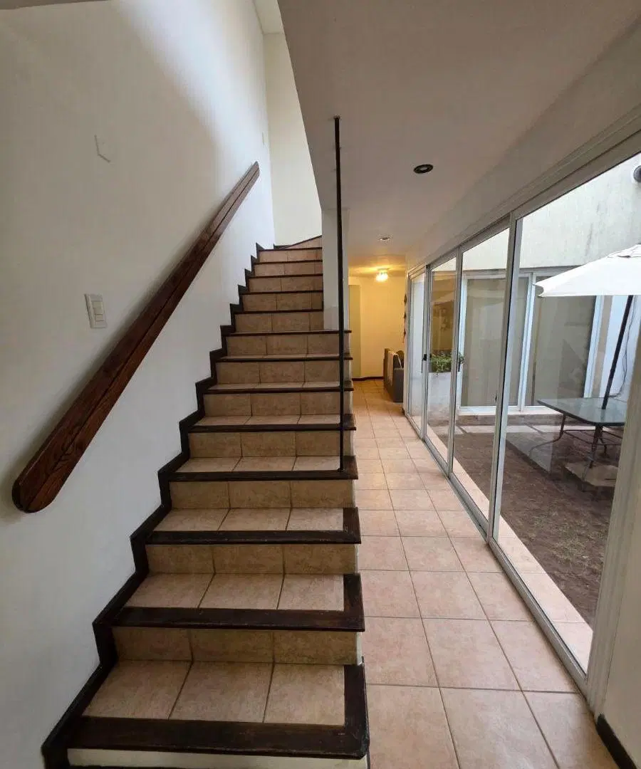 Venta dúplex con jardín y cochera 5
