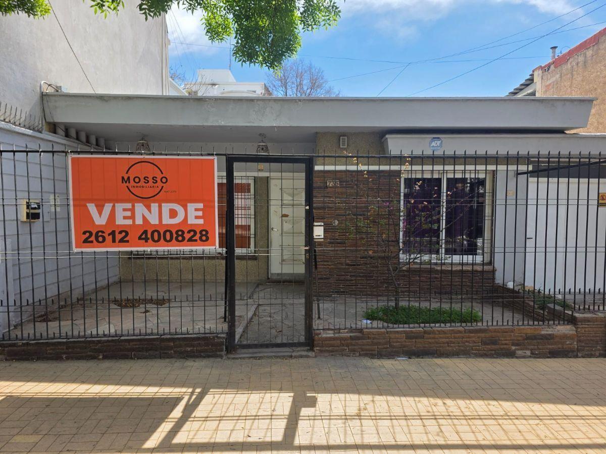 Foto de Casa a reciclar en venta, calle Pueyrredón, Quinta Sección, Mendoza., imagen 1