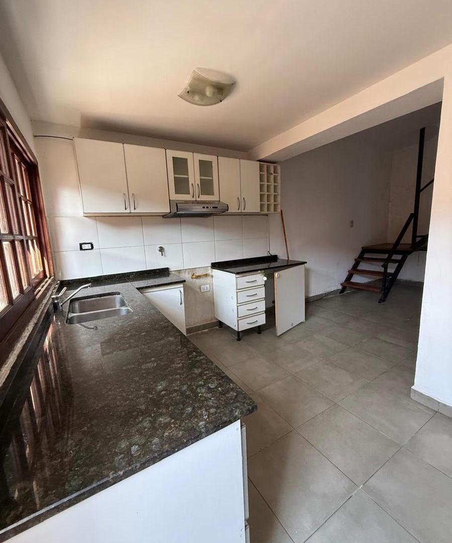 Foto de Casa de pasillo en venta a Metros de wilde y cordoba, imagen 4