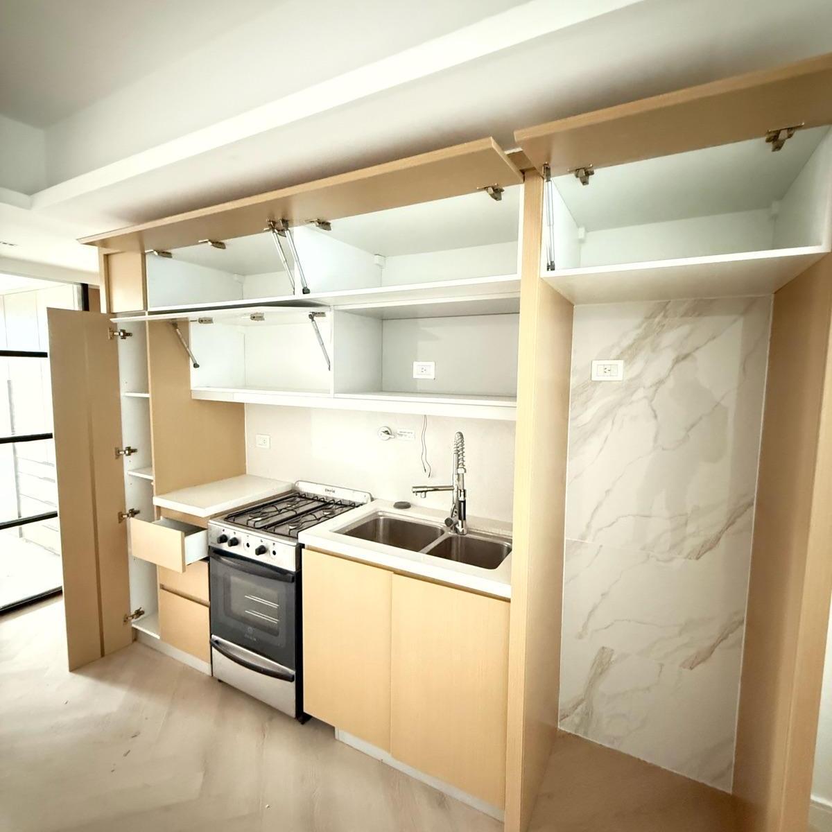 Venta Departamento Monoambiente con Patio y Balcon - Caballito 5