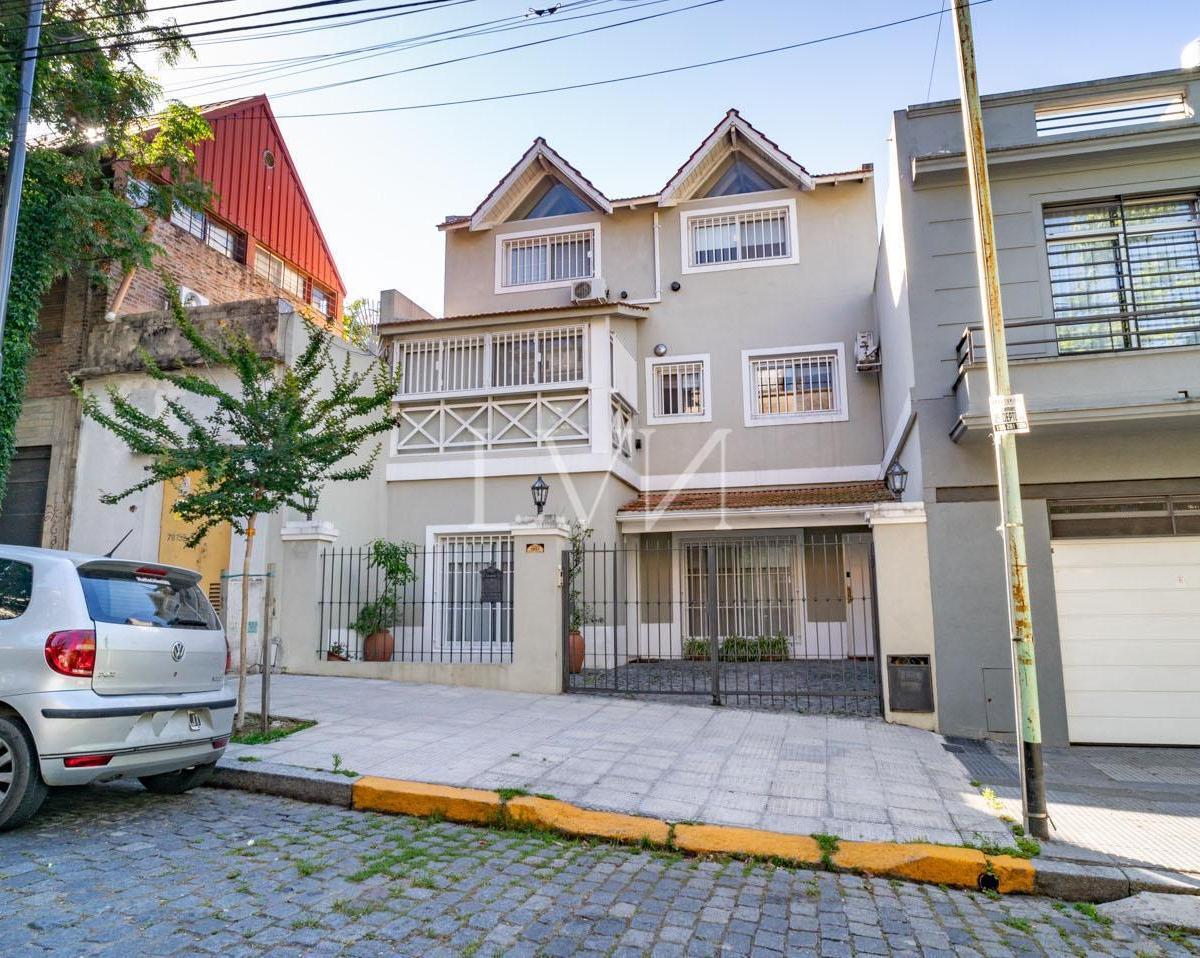 Venta Casa 6 Ambientes con Jardin, Pileta y Parrilla en Lomas de Nuñez 1