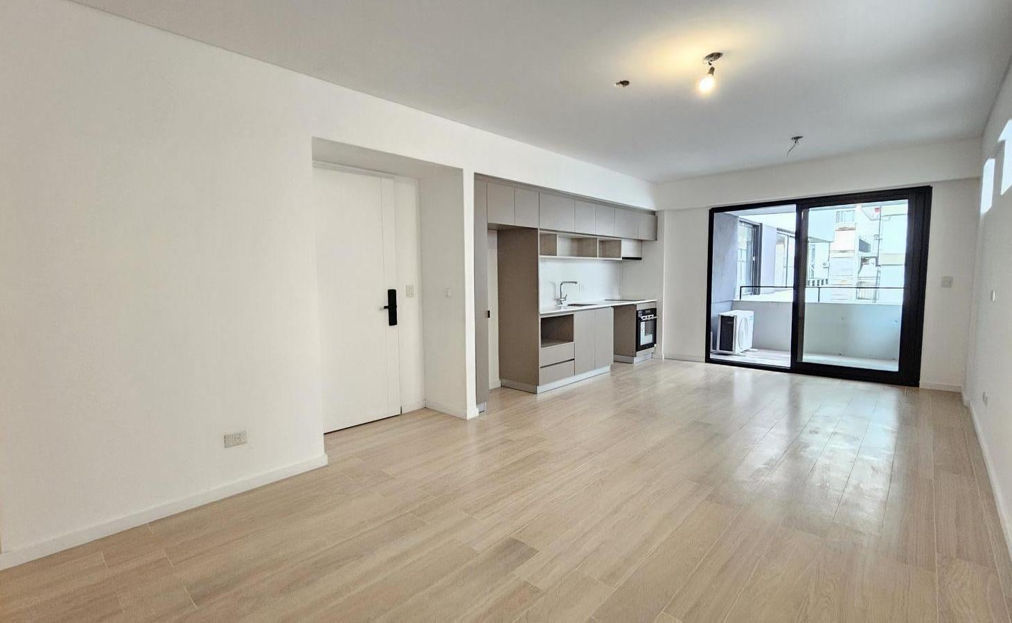 Foto de Venta Monoambiente divisible con balcón y baulera a estrenar en Las, imagen 2