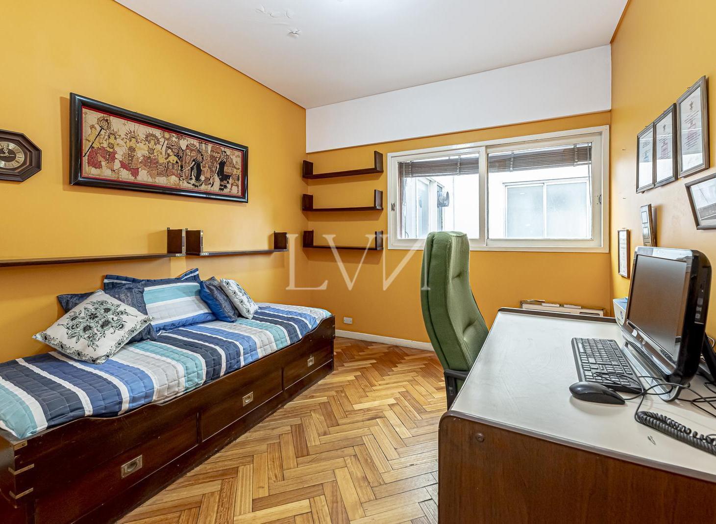 VENTA Departamento 5 ambientes con cochera y baulera en barrio norte
