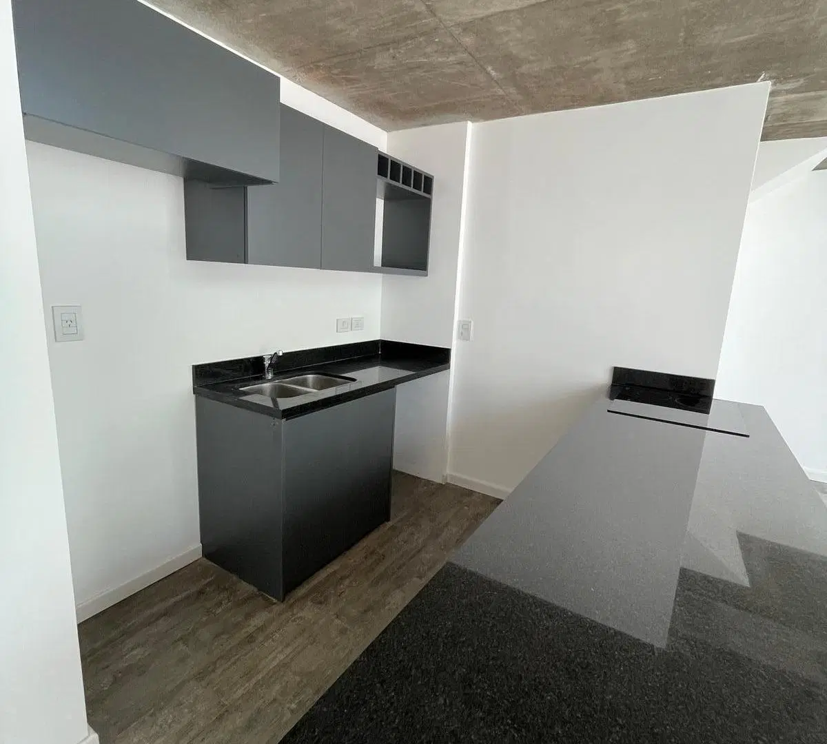 Venta departamento 2 ambientes loft con galeria y jardin - Pilar 4