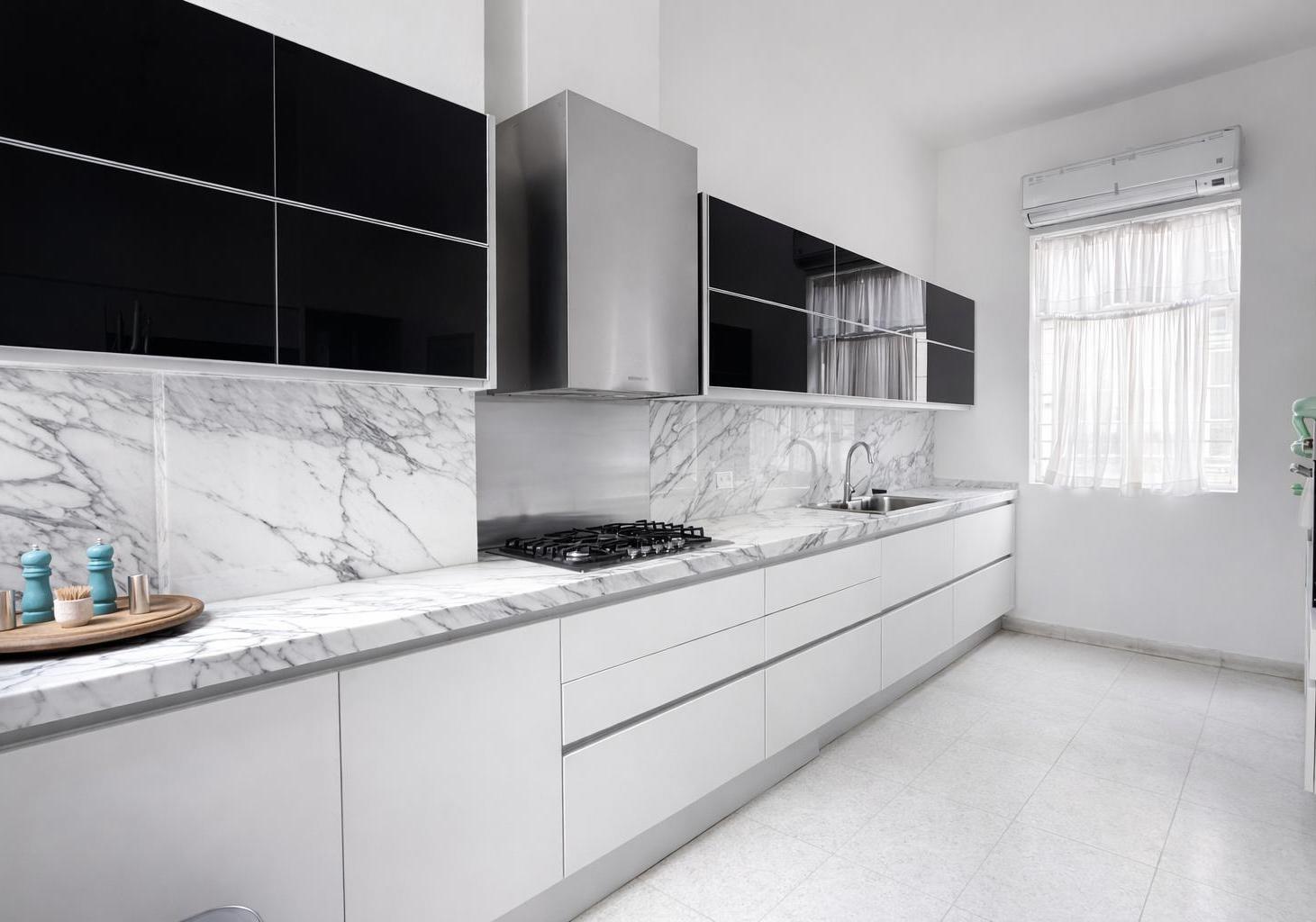 Foto de Alquiler Exclusivo departamento 6 ambientes de categoría ubicado en Av, imagen 2