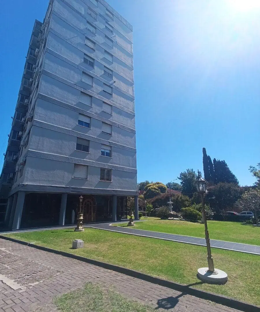 4 amb - cochera descubierta - frente - zona residencial V.Martelli 3