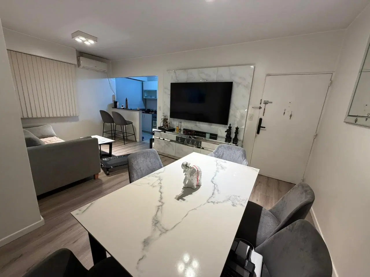 4 amb - cochera descubierta - frente - zona residencial V.Martelli 2