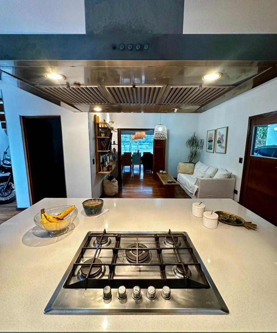 Foto de Exclusiva casa 5 amb en alquiler- Barrio El Encuentro – Benavídez, imagen 2