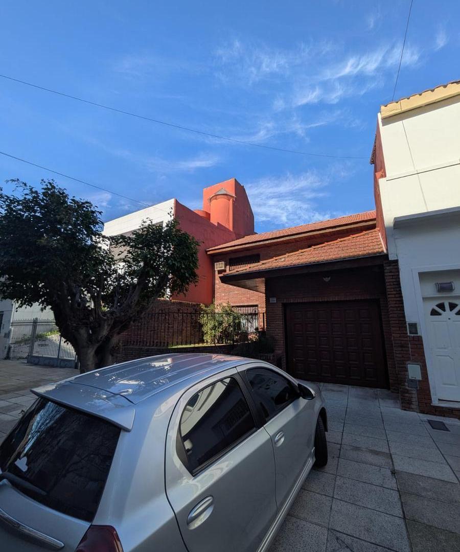 Foto de Venta Casa en Coghlan, imagen 2