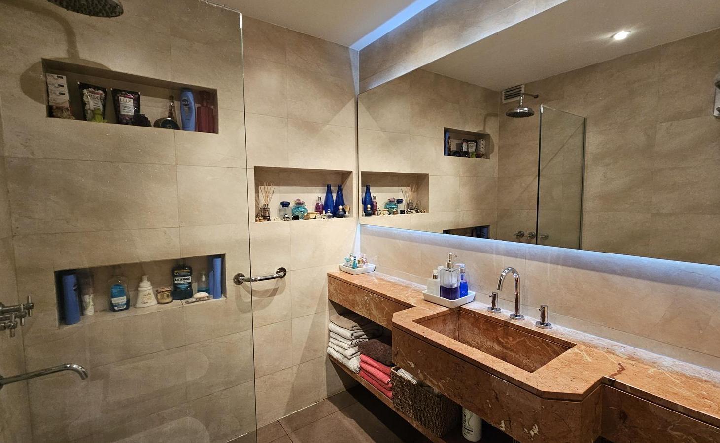 Foto de Venta Departamento de 4 ambientes renovado en Las Cañitas, imagen 2