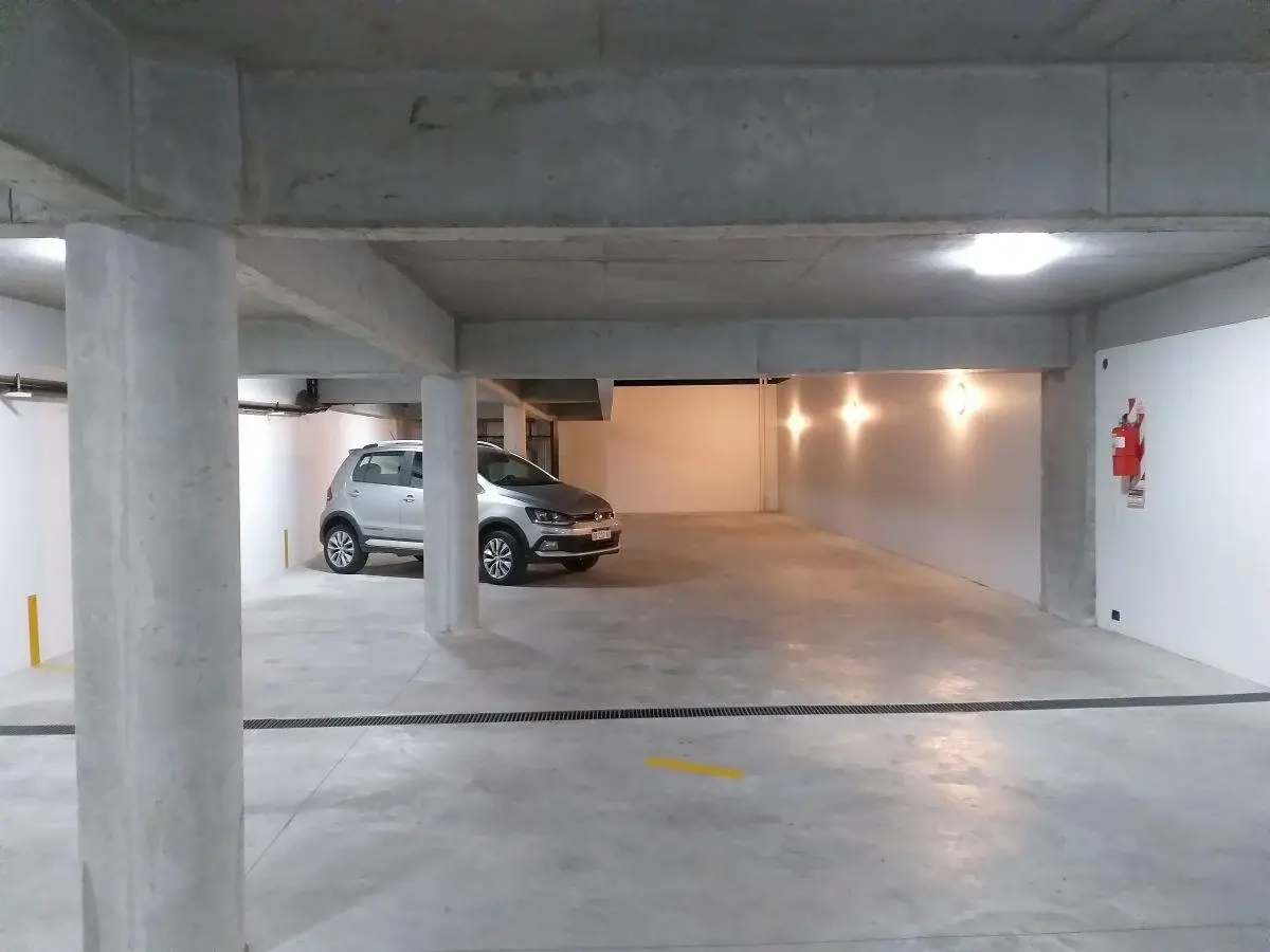 Alquier Oficina de Categoria en Semipiso Ubicado en Saavedra con 2 cocheras y patio. 2