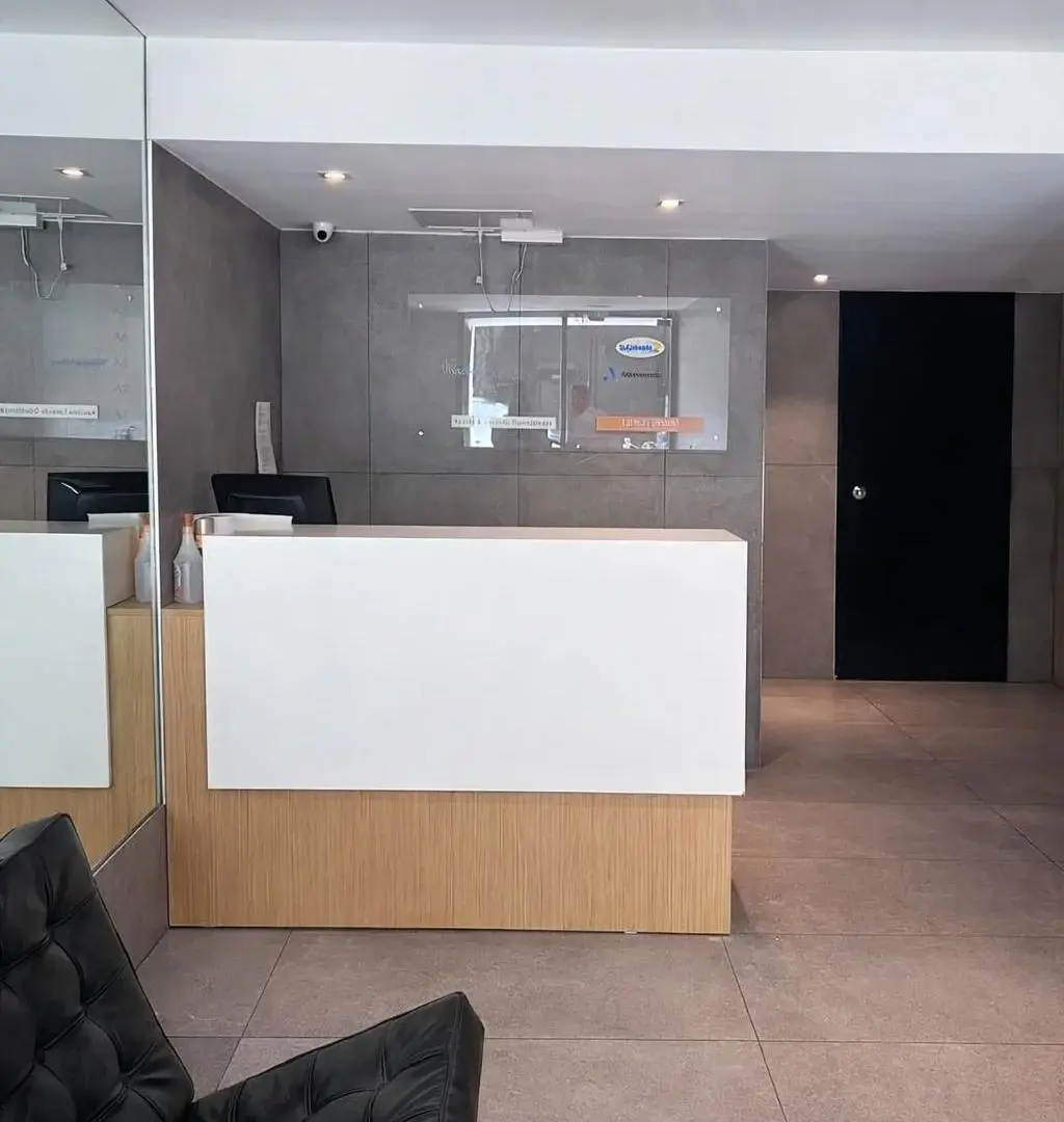 Alquier Oficina de Categoria en Semipiso Ubicado en Saavedra con 2 cocheras y patio. 1