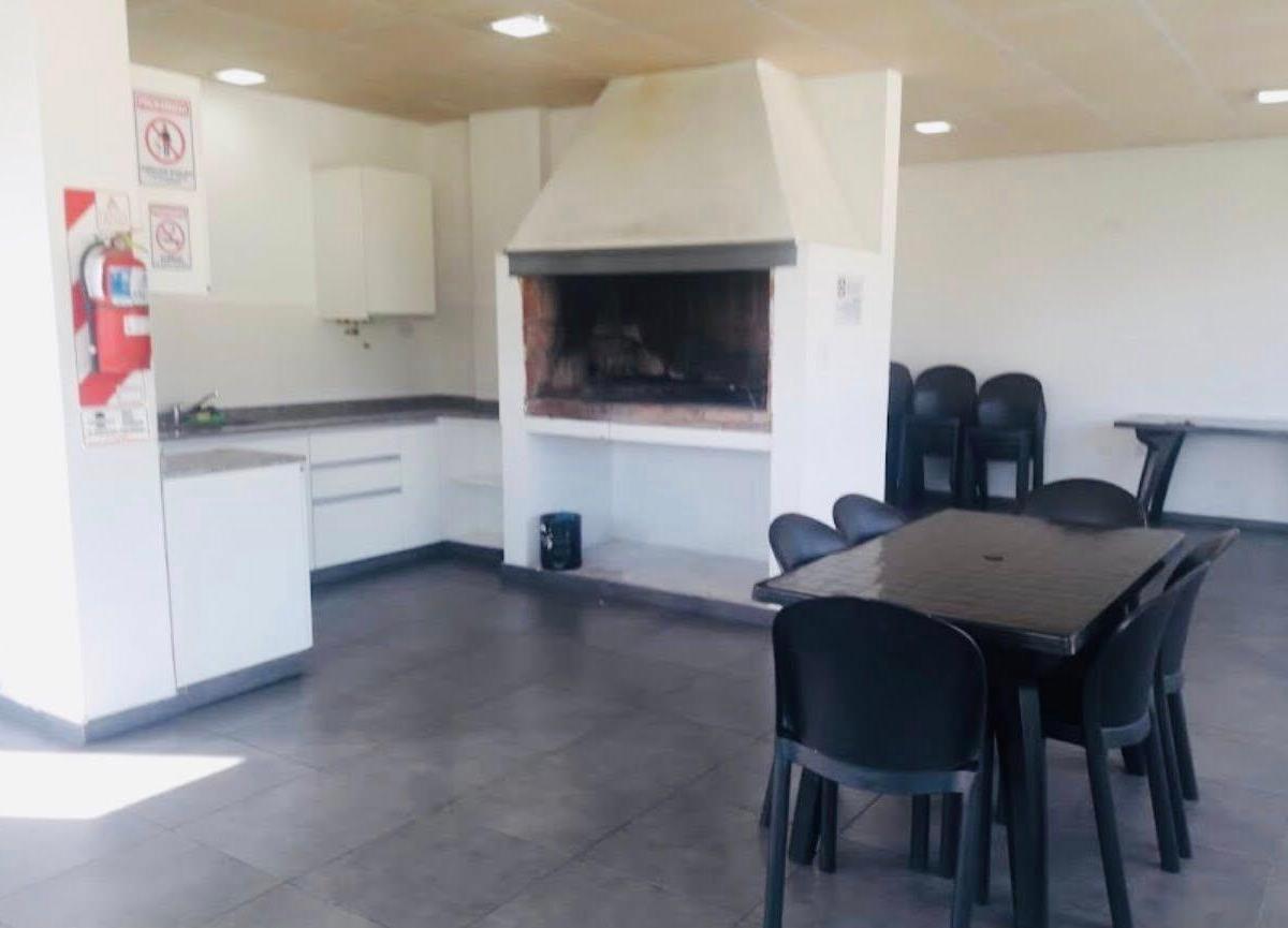 Departamento Centrico con Patio y Cochera 3