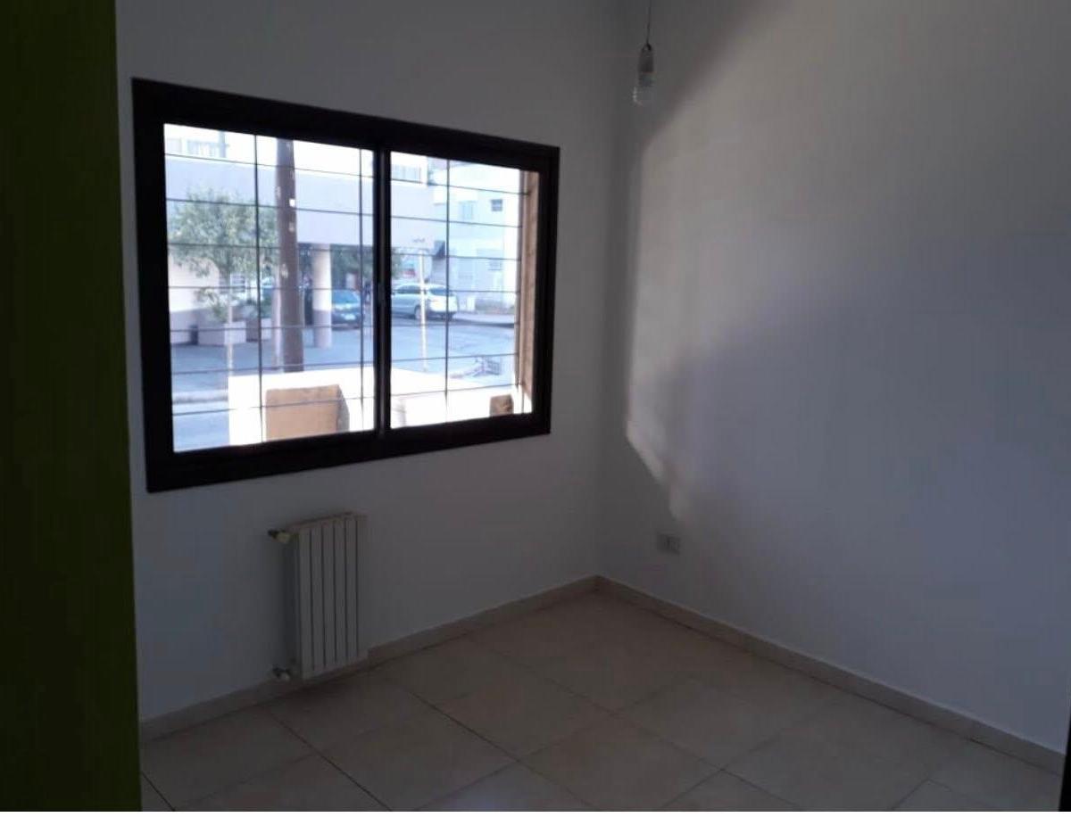 Departamento a La Calle 2 Dor 1 Baño Patio Cochera 4