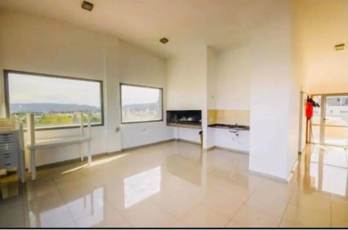 DEPARTAMENTO CON BALCON COCHERA PILETA 3