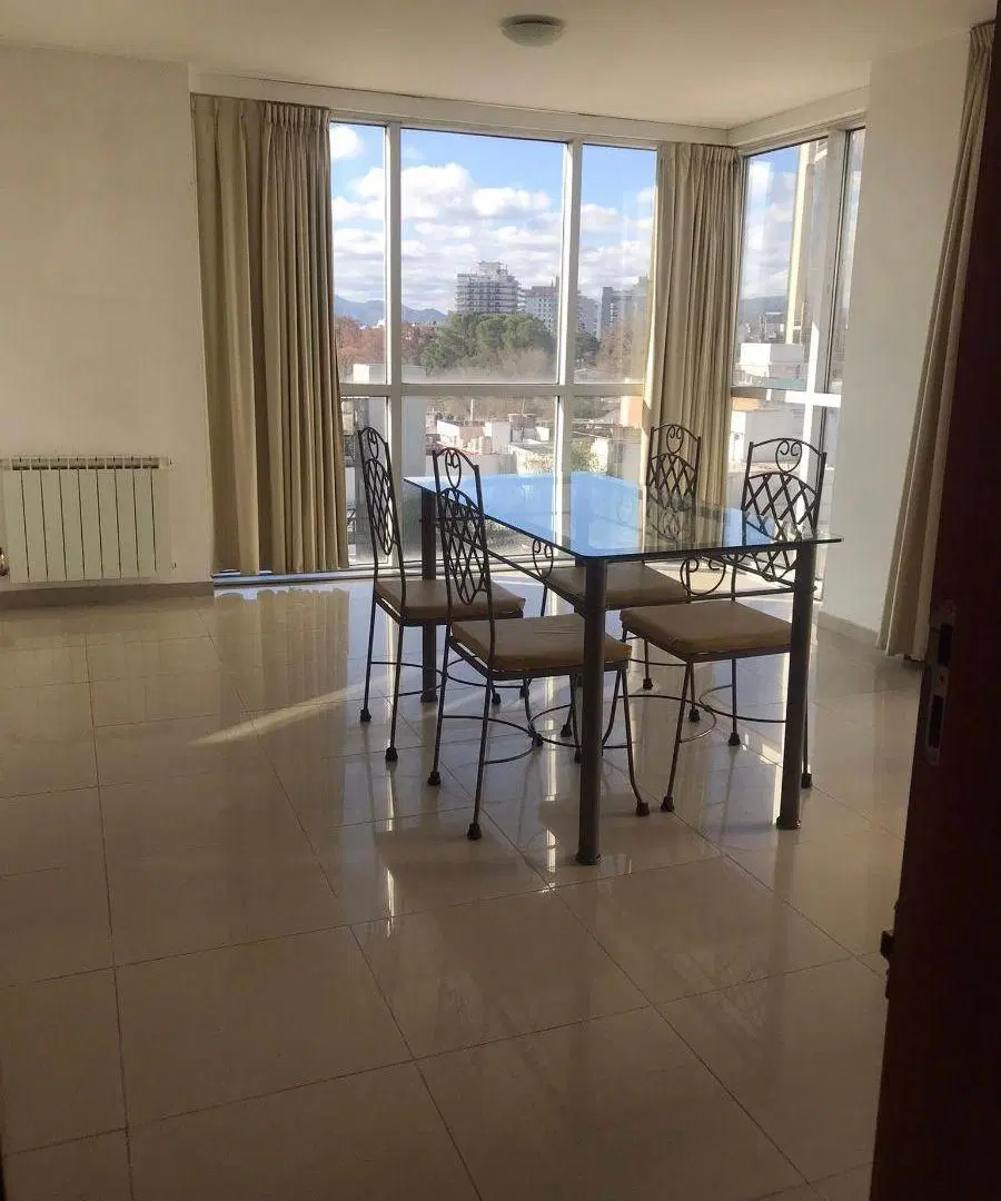 DEPARTAMENTO CON BALCON COCHERA PILETA 5