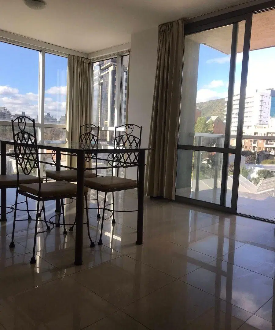 DEPARTAMENTO CON BALCON COCHERA PILETA 2