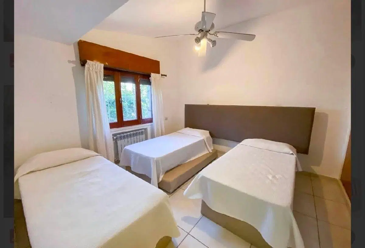 CASA DE 3 DOR 3 BAÑOS QUINCHO PILETA COCHERA 5