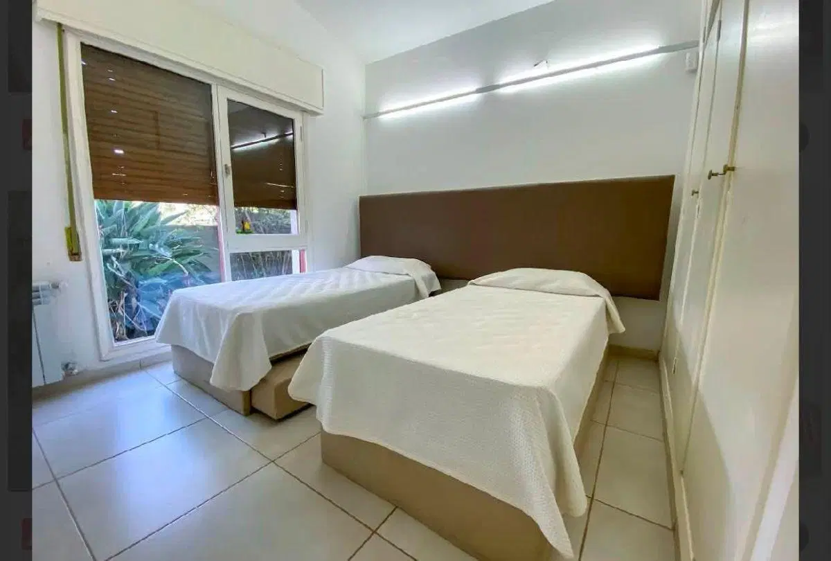 CASA DE 3 DOR 3 BAÑOS QUINCHO PILETA COCHERA 4