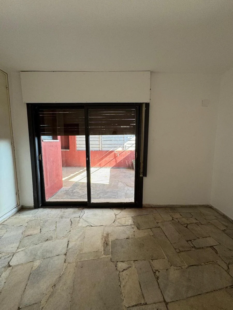 VENTA PARA INVERSORES - GRAN CASA DE 3 PLANTAS C COCHERA Y GALPON INTERNO  - LO VAS A PERDER