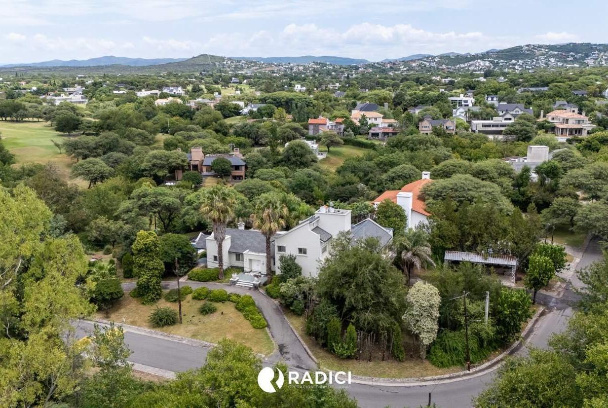 Venta de Inmejorable Casa - Tu Oportunidad de Vivir en Las Delicias! La Vamos a Conocer? 1