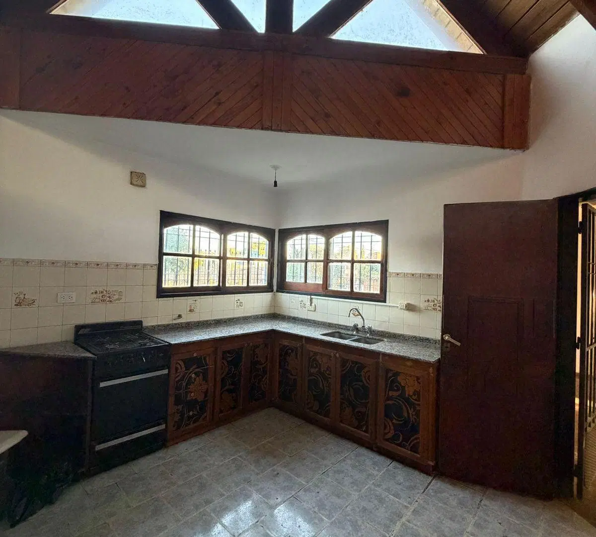 SE VENDE AMPLIA CASA EN EL CORAZÓN DE GRANJA DE FUNES LISTA PARA QUE SEA TU PRÓXIMO HOGAR. 5