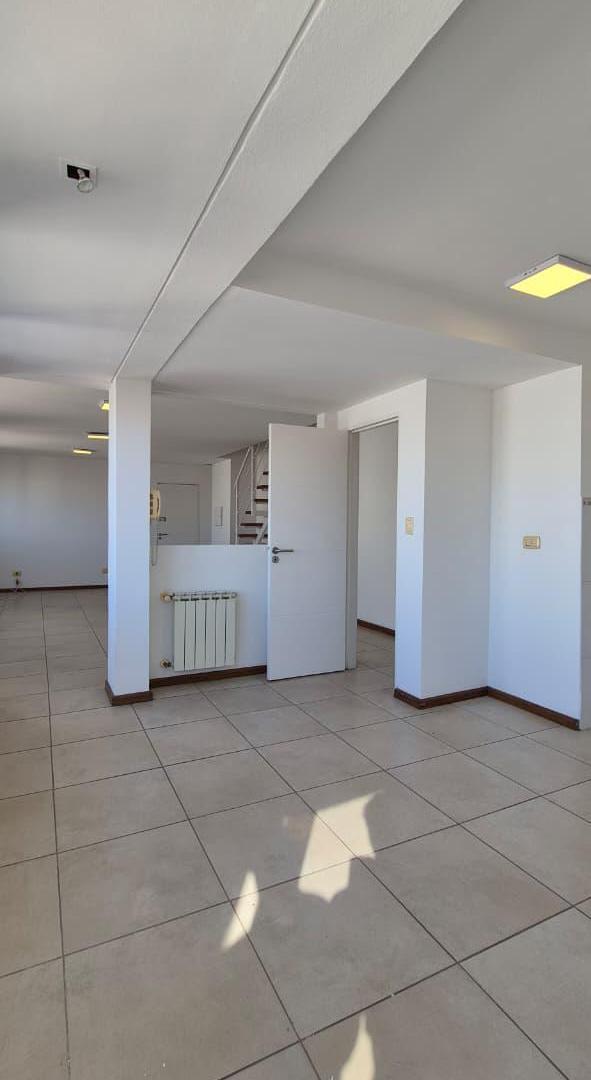 Foto de SE VENDE EXCLUSIVO DUPLEX DE 4 DORMITORIOS CON 2 BALCONES TERRAZAS, Y, imagen 1