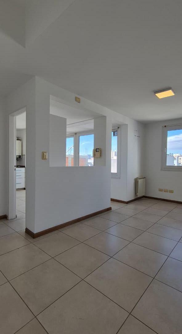 Foto de SE VENDE EXCLUSIVO DUPLEX DE 4 DORMITORIOS CON 2 BALCONES TERRAZAS, Y, imagen 3