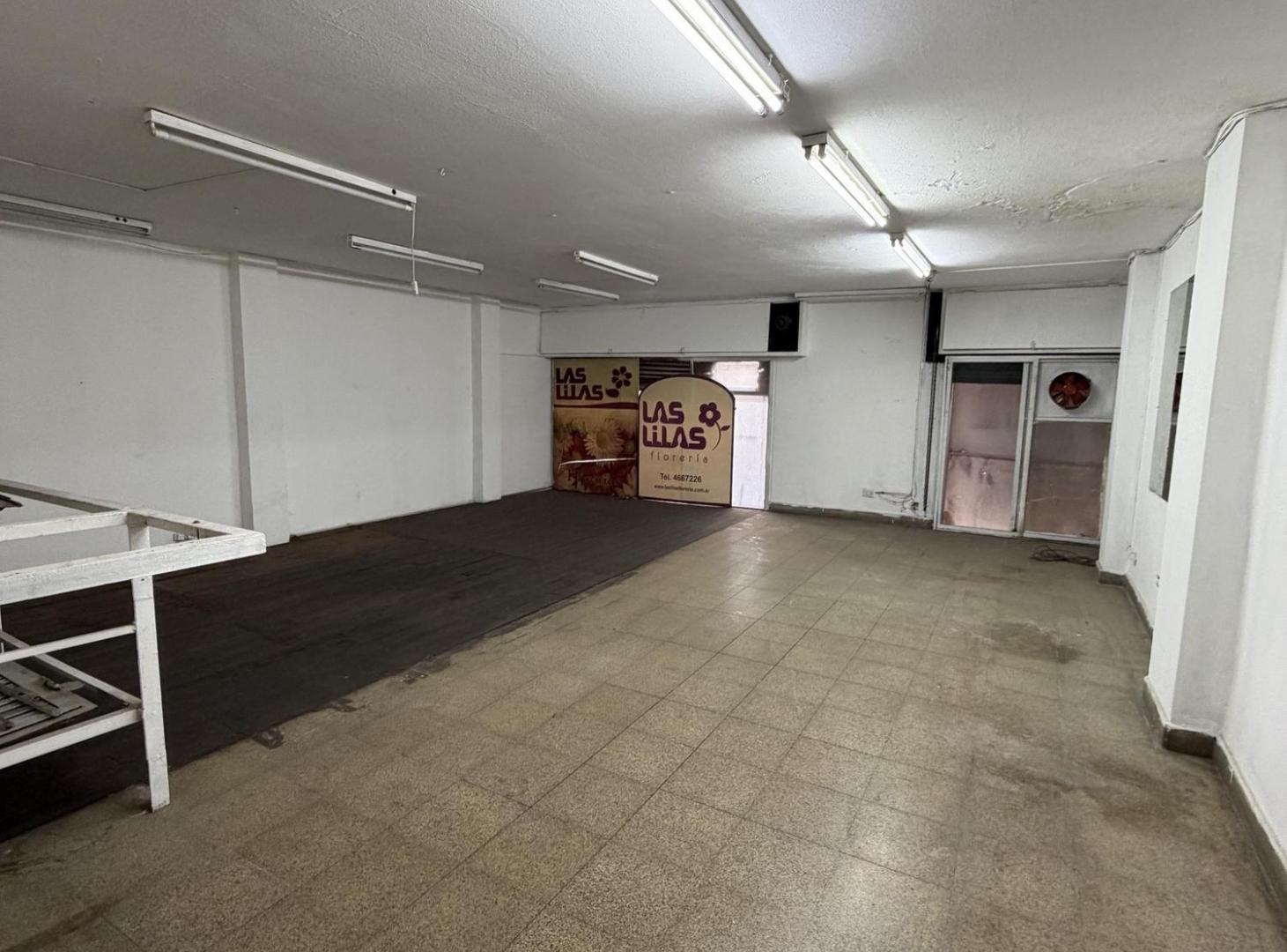 Foto de VENTA LOCAL COMERCIAL DE DOS PLANTAS A METROS DE PLAZA COLON!! NO LO, imagen 2