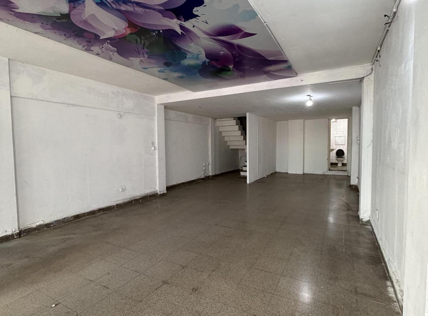 Foto de VENTA LOCAL COMERCIAL DE DOS PLANTAS A METROS DE PLAZA COLON!! NO LO, imagen 4