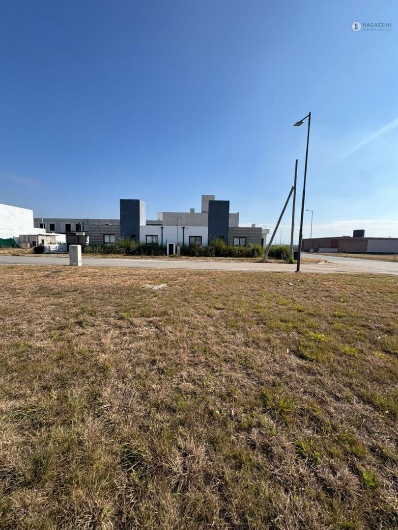 Foto de VENTA LOTE APTO DUPLEX EN BRISAS DE MANANTIALES, imagen 5