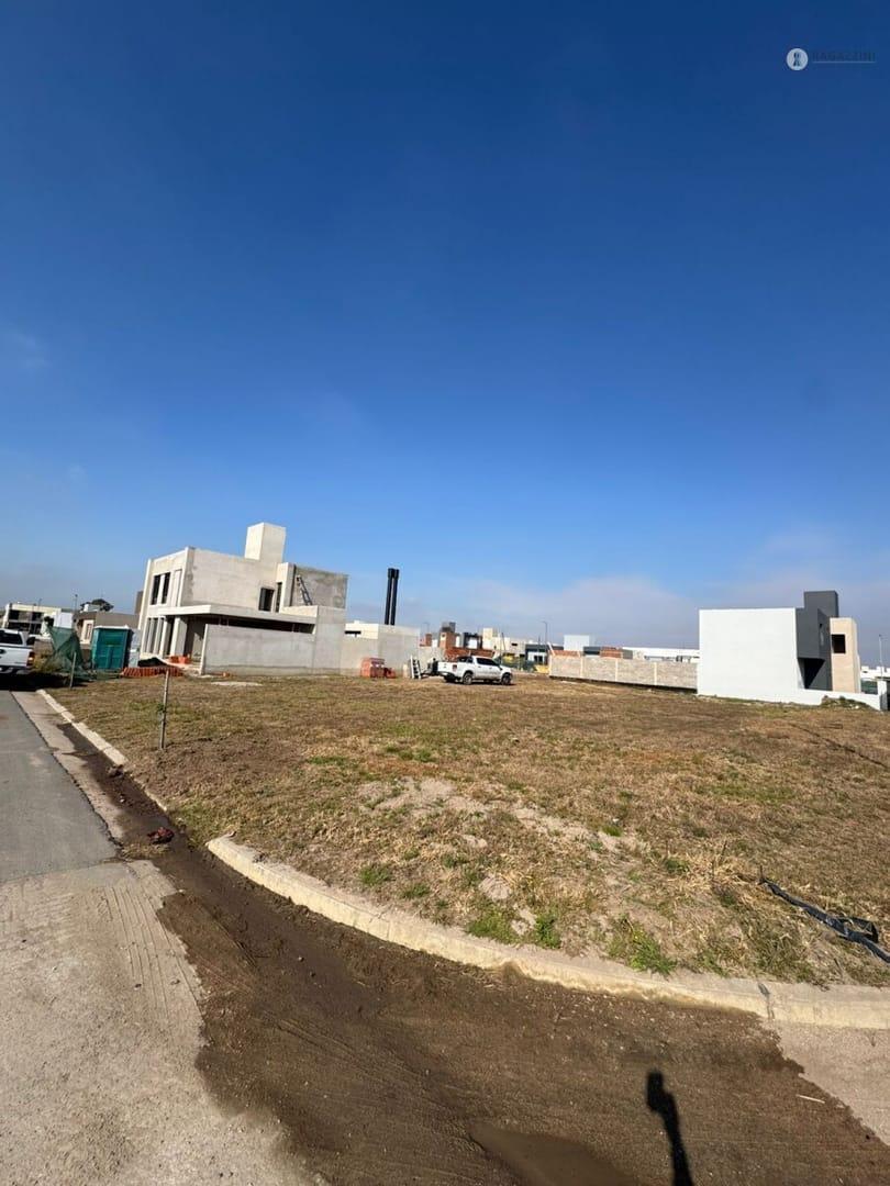Foto de VENTA LOTE APTO DUPLEX EN BRISAS DE MANANTIALES, imagen 4