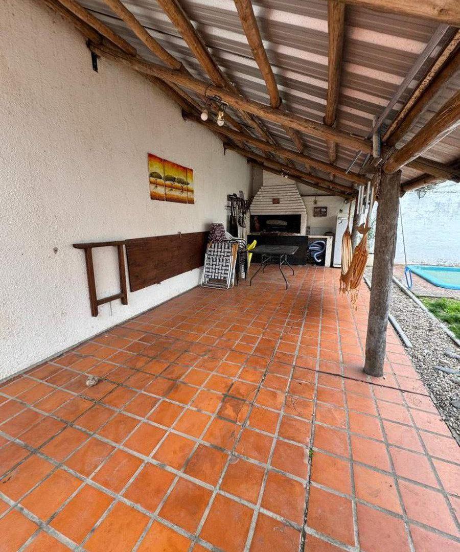 Foto de Venta Casa con pileta, quincho y cochera para 3 vehículos ¿La conocés, imagen 1