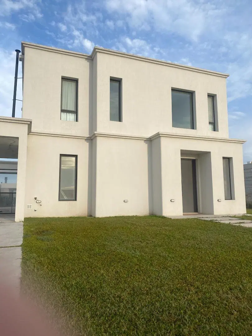 CASA EN BARRIO LA MAGDALENA A ESTRENAR 2