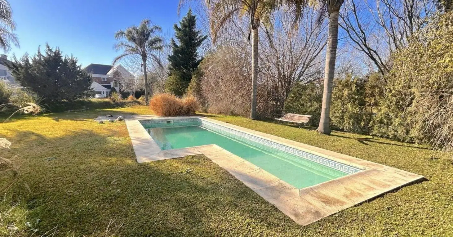 Casa Moderna en Abril Club De Campo 5