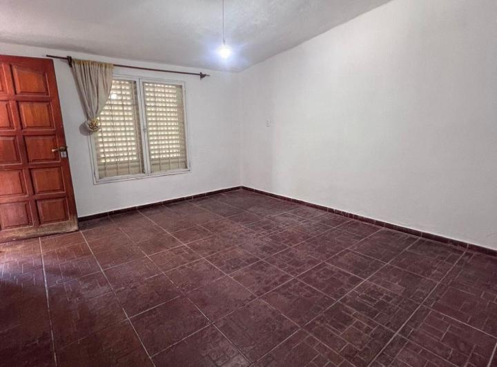 Alquiler Malagueño, 4 dormitorios, 1 baños, patio y pileta. 5